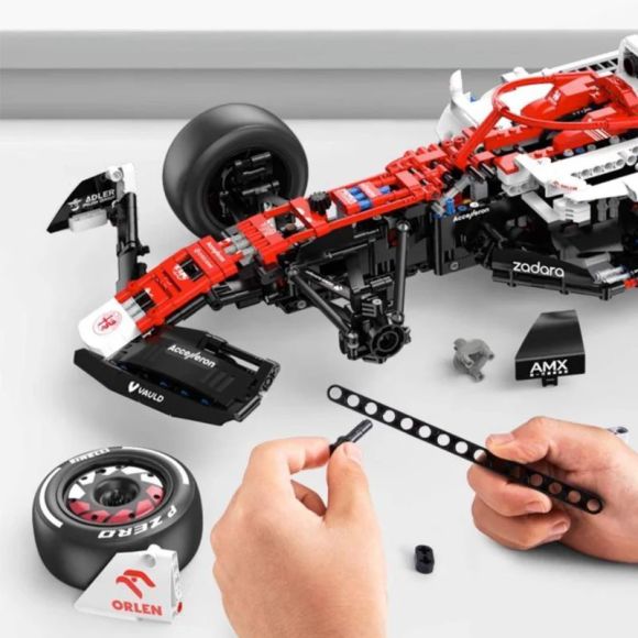 RASTAR 94400 R/C 1:8 Alfa Remeo F1 C42 Bricks RC version