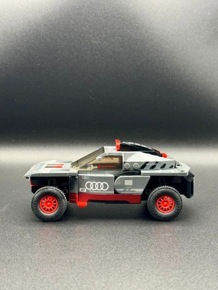 RASTAR 10120 klocki 1:30 Audi RS Q e-tron