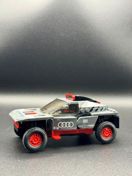 RASTAR 10120 klocki 1:30 Audi RS Q e-tron